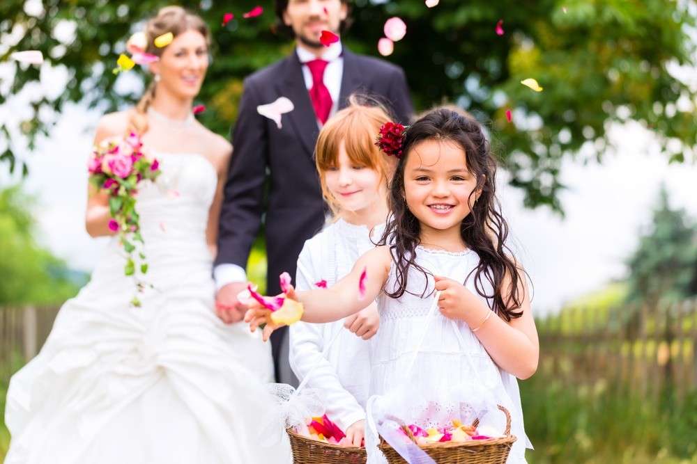 Blumenkinder und Blumenstreuen auf der Hochzeit