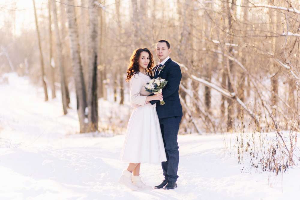 Das Brautpaar bei einer Winterhochzeit
