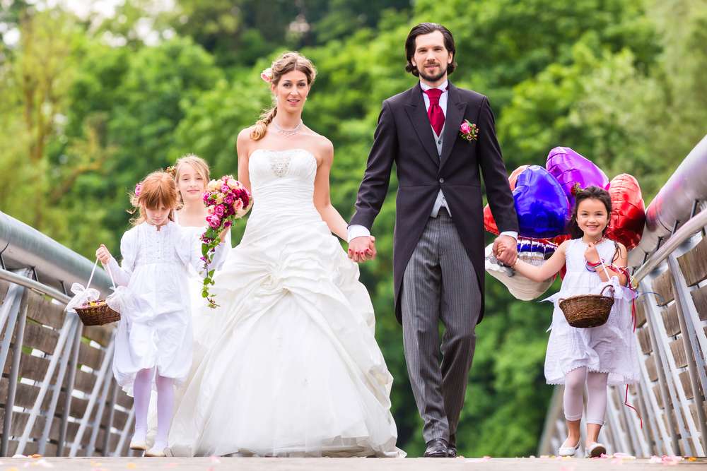 Wie man die Kinder auf der Hochzeit beschäftigen und unterhalten kann